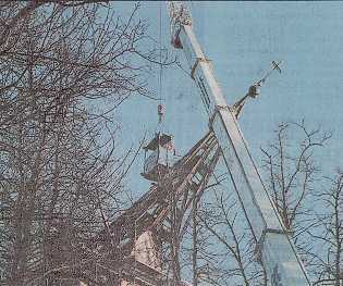 Schweres Gr&auml;t.
Foto: Anja Wotzlaw. Als Vorlage stand mir leider nur die Kopie einer
Kopie zur Verf&uuml;gung.
